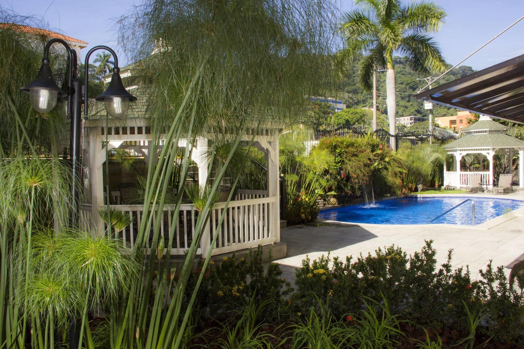 Beverly Hills: Hotel And Business Nuevo Cuscatlan Exteriér fotografie